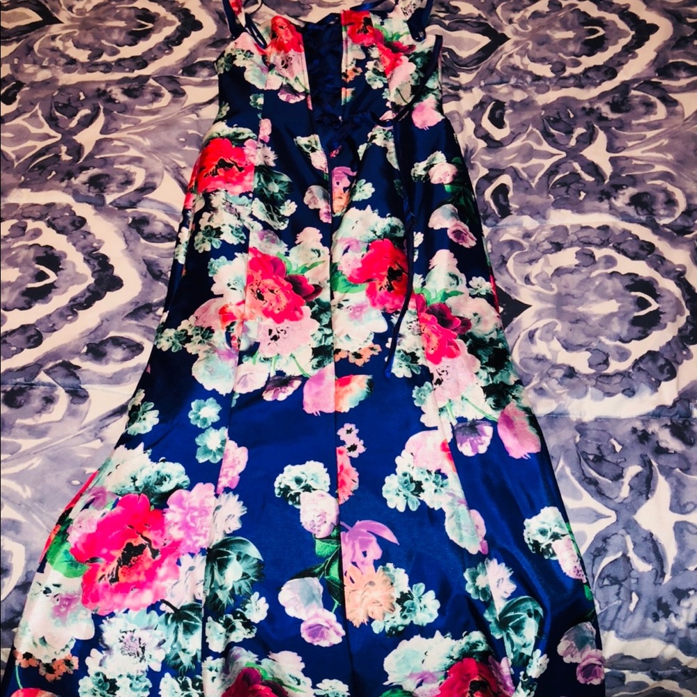 Dress - Picture 4 of 5